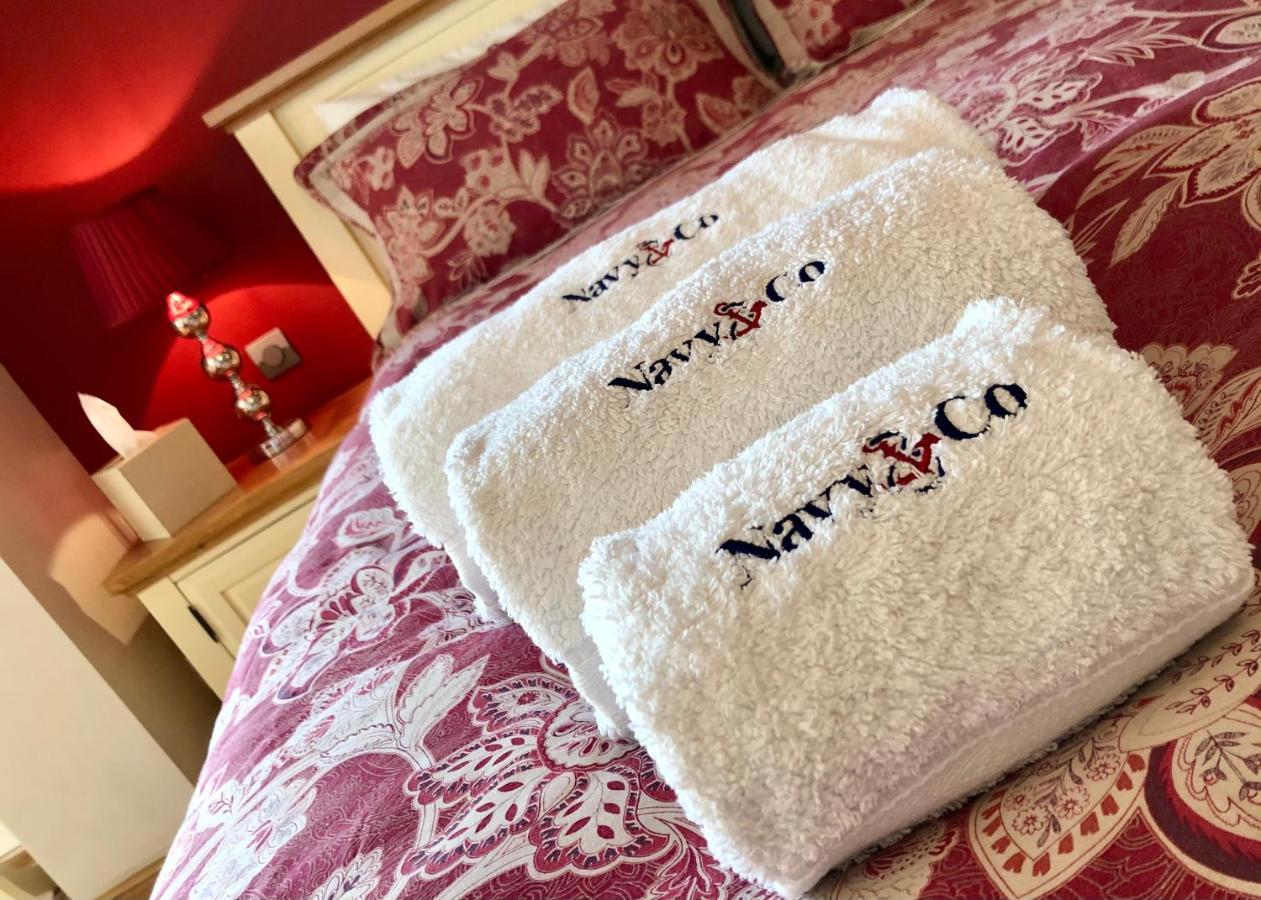 Navy & Co Bed and Breakfast Houesville Exteriör bild
